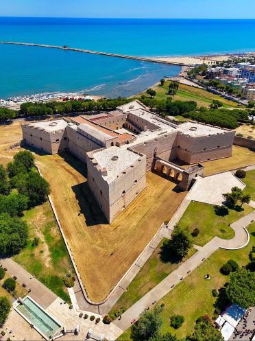 🏰 Castello di Barletta, Italia 🇮🇹