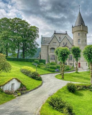 🏰 Gamlehaugen — Royal Elegance by the Bergen Fjord 🇳🇴