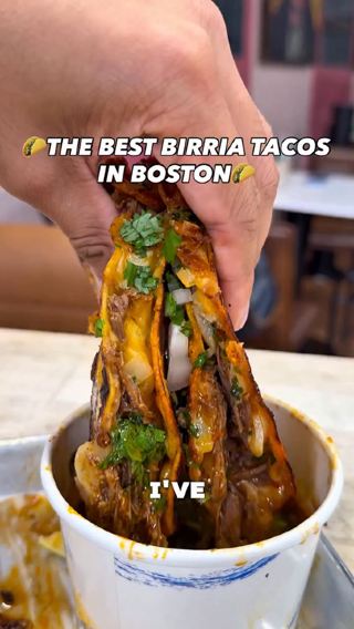 
🌮One of my favorite casual spots in Boston!! I’ve been a bunch of times now and the birria tacos here are consistently good - i also like the dominican rice bowl with stewed chicken and plantains. 📌la fonda st, brighton #bostonfoodies #sachaeats #bostonblogger #bostonfood #bestfoodboston
 #must-tryfood 