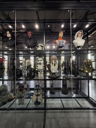 Merlin Cafe: The Ultimate Spot for Figure Collectors and Hobbyists!