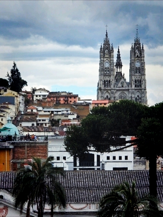 Catedral Metropolitana — Quito’s Historic Cathedral on Plaza Grande ⛪🏛️