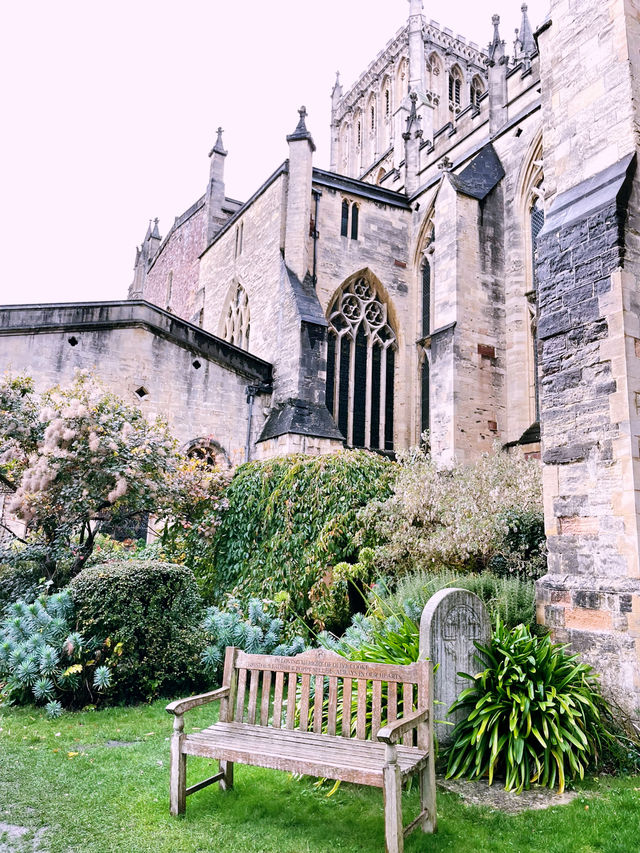 Bristol Cathedral: A Hidden Gem of Gothic Grandeur ⛪✨