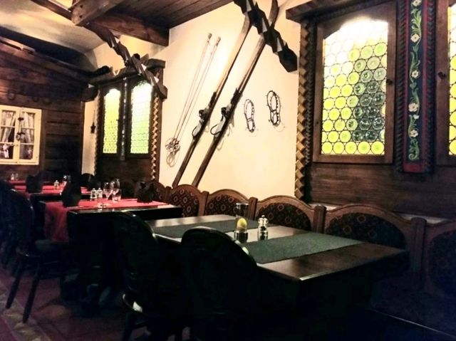 ชิมฟองดูว์ในบ้านไม้สไตล์สวิสแท้ๆ