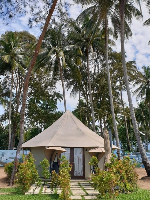 “Roxy Beach Resort: Sarawak’s Serene Seaside Escape”