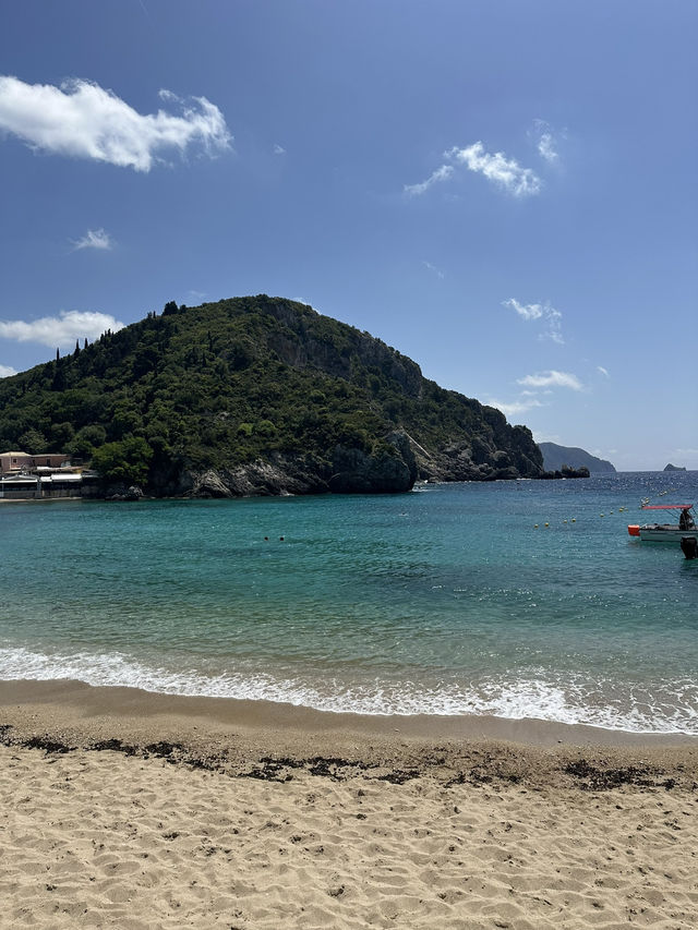 Stunning views in a lush costal island!🌊
