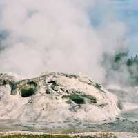 🌟 Top 3 Must-See Landmarks in Yellowstone National Park 🌟