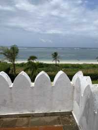4bedroom all en-suite villa, first row from the beach