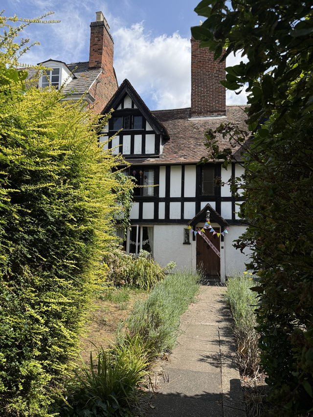 Glorious Gloucester, Step Back In Time In At This Iconic British City. 