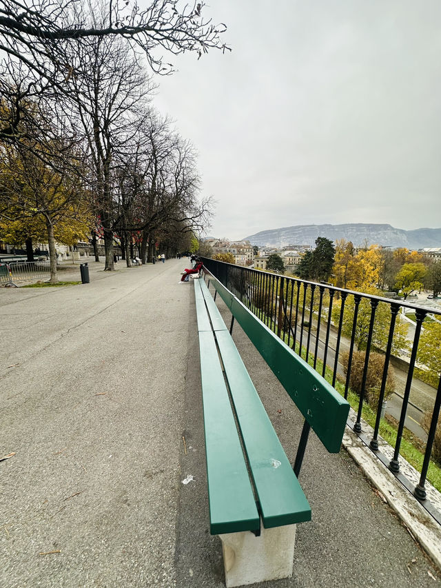 Autumn 🍂 Charms of Geneva 🍫  🫕 🧀 