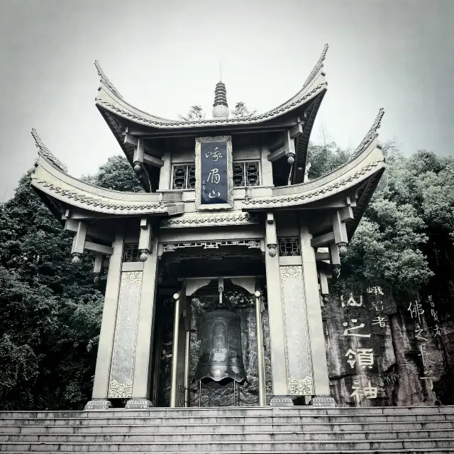 Tranquil Baoguo Village Gateway to Mt.Emei