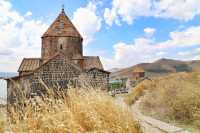 “亞美尼亞共和國是一個在西亞的外高加索地區的共和制國家，被視為東歐的一部分，首都埃里溫