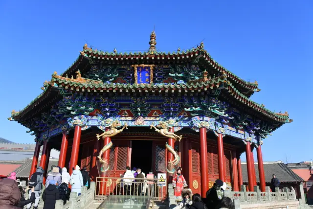 到沈陽除了泡澡、逛早市，最重要的景點就是清沈陽故宮了