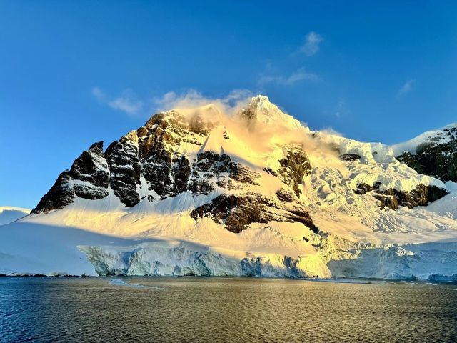 南極知識庫｜勒梅爾海峽拍日照金山