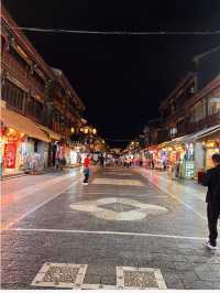 出來旅遊當然要逛逛當地夜市｜雲南官渡古鎮