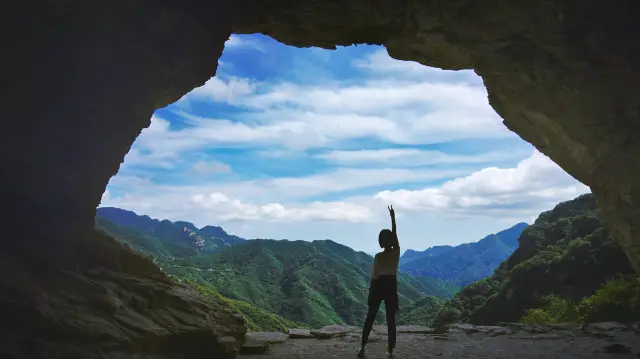 Spring has arrived, bringing the perfect opportunity for a leisurely family outing to Liangquan Xianggu for some refreshing nature walks