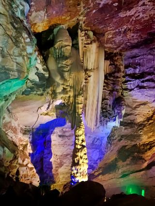 Exploring Tianjing Cave: A Fantastical Journey Through a Billion Years of Time