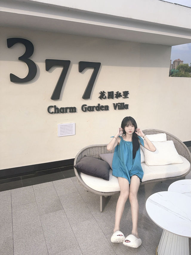在江邊夜市逛累了就來旁邊的酒店！