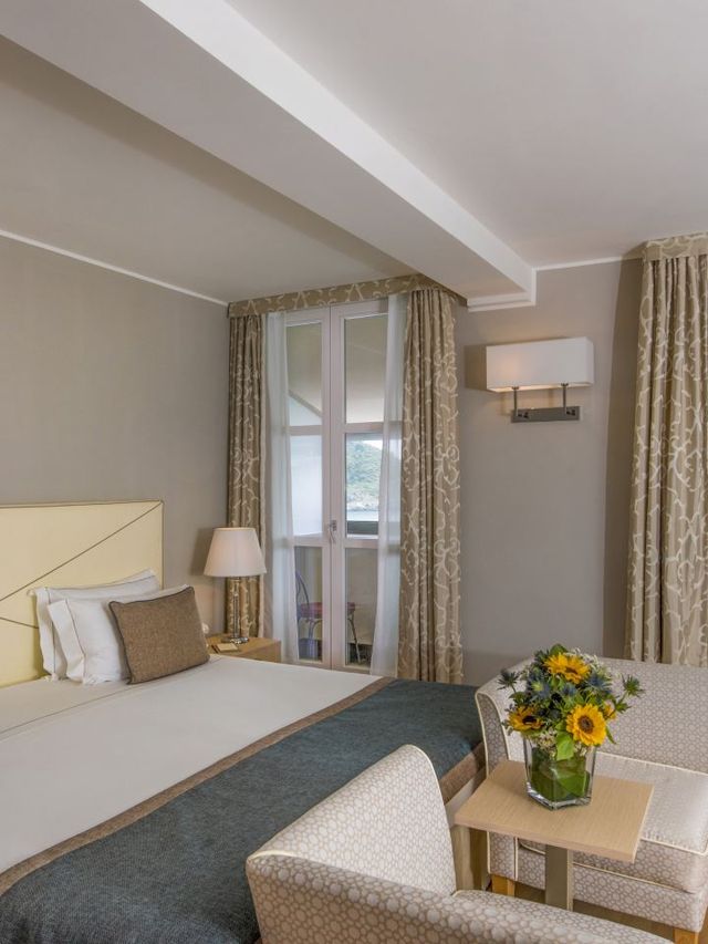 🌟 Enchanting Stays in Portovenere 🏨✨