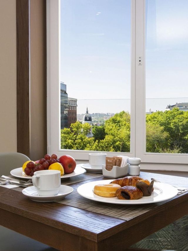 🌟 Madrid's Must-Stay: Riu Plaza España 🏨✨