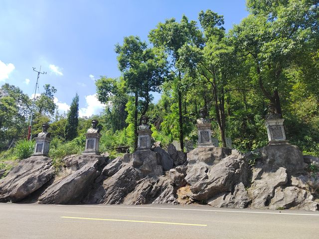 “英雄大治，革命搖籃”