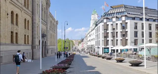 Karl Johans gate, not just a shopping paradise