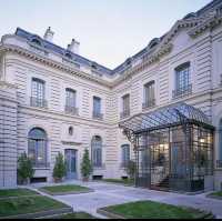 Experience luxury hotel in Madrid 