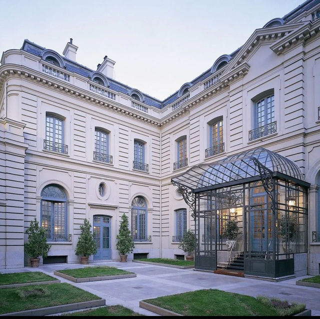 Experience luxury hotel in Madrid 