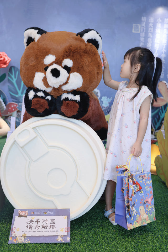 相信大家都知道茶理宜世與廣州動物園推出聯名系列了吧。