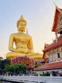 Bangkok's Wat Phra Phutthabat Golden Buddha: A Must-Visit Spot