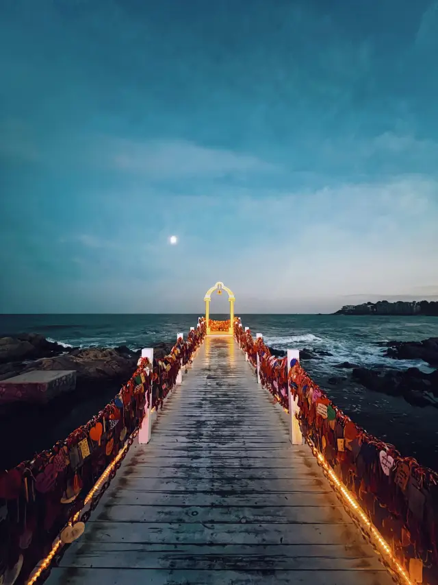 Qinhuangdao City, Hebei Province | Biluo Tower Bar Park. 