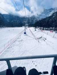 滿屏雪山霧凇的滑雪場