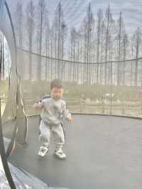 不在聖托里尼，在太倉帶娃入住藝術館