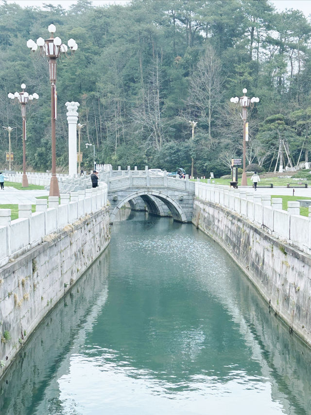 晉代名剎雪竇寺