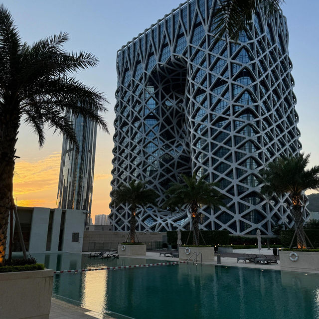 🇲🇴澳門君悅40米無邊泳池！一眼淪陷的度假天堂💦