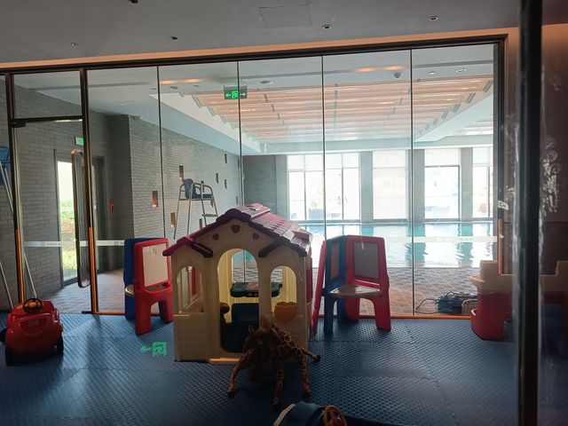 這是陝北，展開暑期度假模式，來延安，住萬達，欣賞《再回延安》，品嚐海鮮自助餐； 嗨！大家好！剛剛從