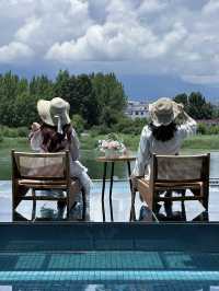 一睜眼就係日照金山嘅絕美民宿