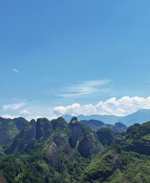 崀山一日遊 | 邂逅絕美丹霞地貌
各位，今次同大家分享一條超正嘅崀山一日遊路線！上午征服辣椒山同