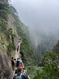 🇨🇳 Breathing the Clouds — A Journey Through Huangshan Mountain