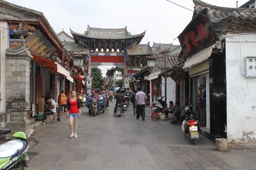 建水深度探秘：一座被時間遺忘的古鎮，等你來打卡！ “在這裡，你能找到屬於過去的寧靜，也能邂逅現