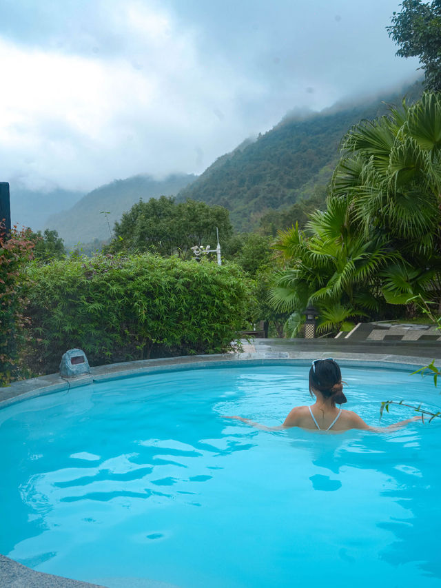 韶關賞秋天花板！住進山湖別墅泡真溫泉太治癒