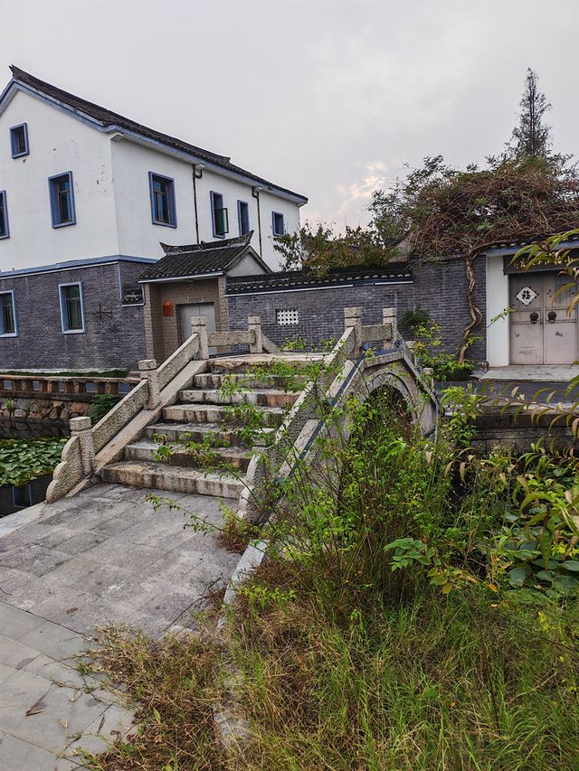 朱家門巷陌，一橋煙雨話狀元