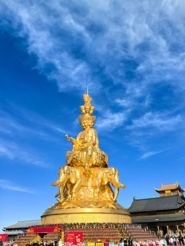 穿越雲海登峨眉探秘「武林第一山」