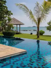 春節別墅趴！蘇梅島海景豪宅，16人狂歡