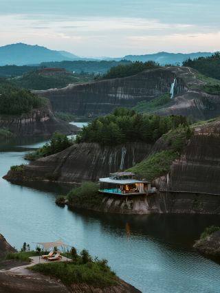 Autumn Family Trip to Gaoyiling! Easy Guide to Reach the Top and Enjoy the Danxia Landscape