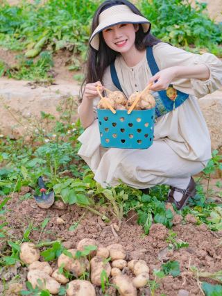 Traditional Boton Yuan Century Hotel Nearby Travel Guide