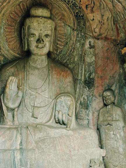 北魏から唐代までの彫刻｜龍門賓陽三洞、一つの洞窟に千年の石刻が秘め