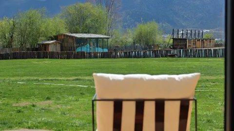 Hidden Tibetan Pastoral Retreat Facing Snowy Mountains and Grassland Scenery — traveler post in Lanping
