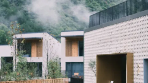 บ้านพักบนภูเขาฉินหลิง | สายฝนฤดูใบไม้ร่วงโปรยปรายบนเทือกเขาฉินหลิง เติมความอบอุ่นให้บรรยากาศฤดูใบไม้ร่วง — traveler post in อันคัง