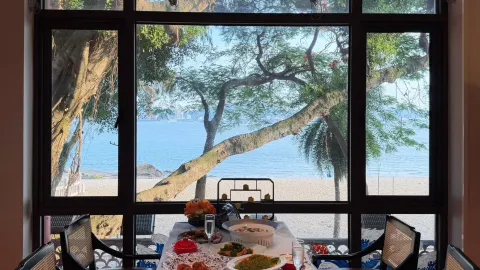 On Gulangyu, save a meal for the ocean view 🥂 — traveler post in Xiamen