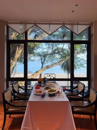 On Gulangyu, save a meal for the ocean view 🥂
